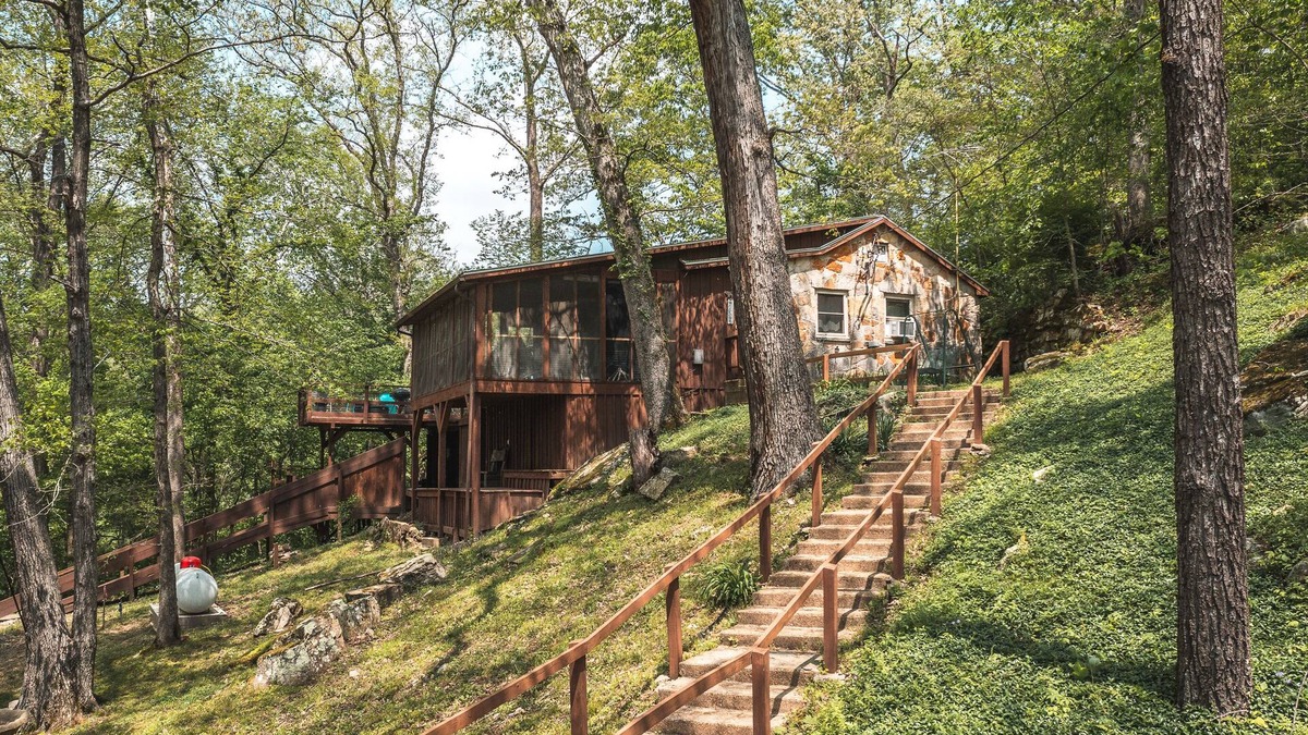Licking Cabin | Jesse and James Hideout On “The Big Piney River”
