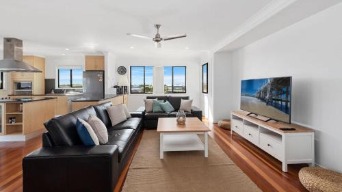Coffs Harbour House | Jetty Escape Townhouse - Cafes, Parks, Beach