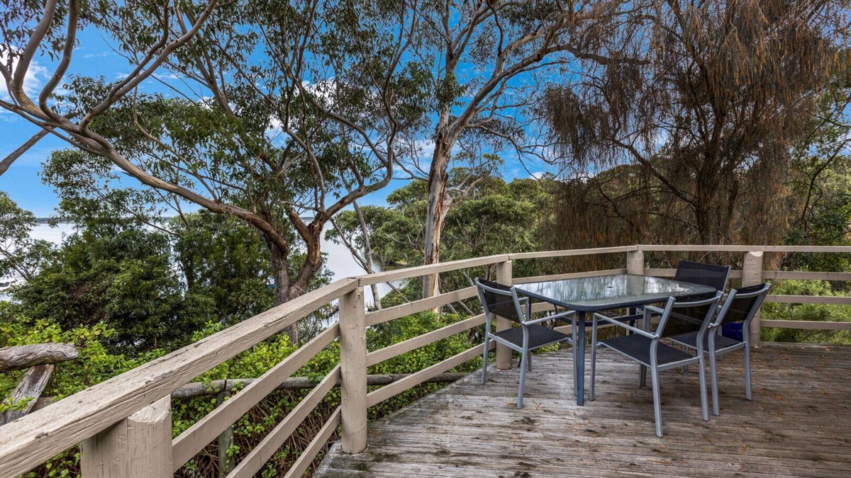 Nungurner House | Jetty View: Rosella Cabin - Feel a sense of nature in this rural environment