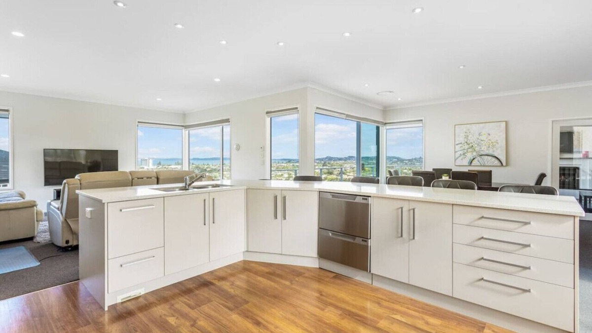 Orewa Apartment | Jewel of Orewa with pool, spa and ocean views