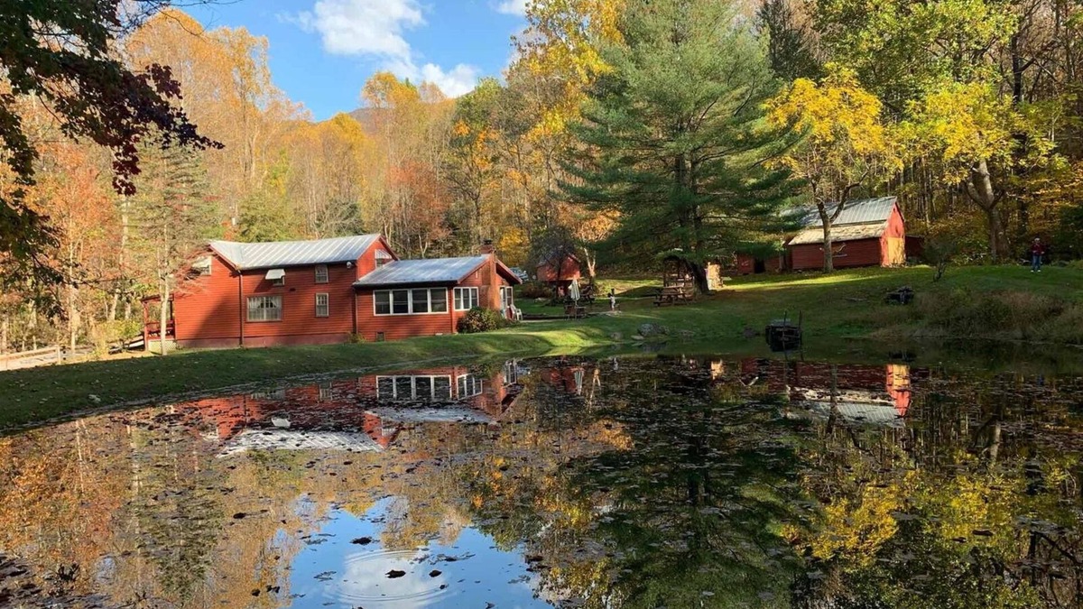 Luray Cabin | Jewell Hollow Homestead | 3 Bed, 2 Bath