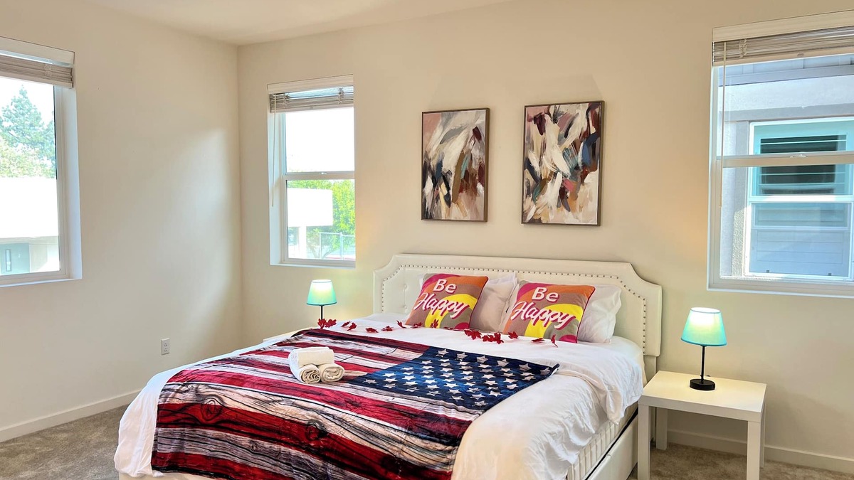 Westmont House | Jie's Choice — Luxury New 4b3b Pomona Hideaway