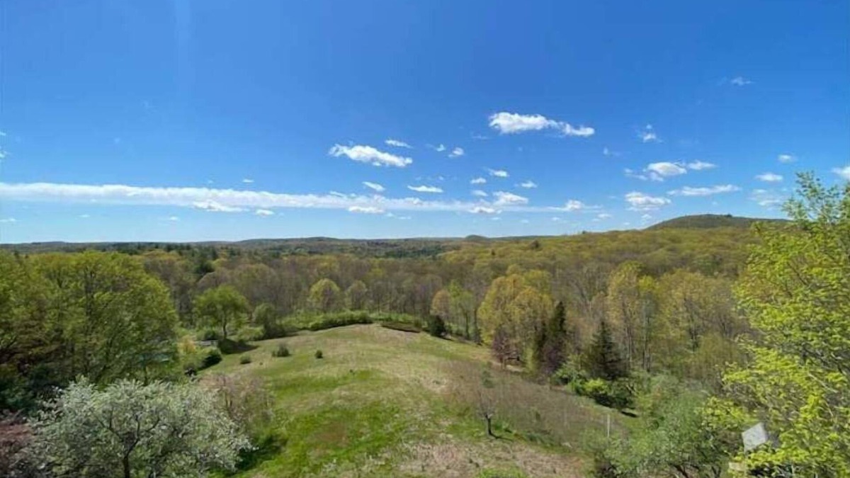 Bantam House | Jim & Pat’s Litchfield Hills Lookout on 4.3 acres