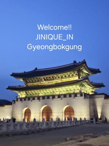 Sajik-dong Apartment | JINIQUE IN cozy stay ,2 Rooms ,3 Queen beds, Gyeongbokgung MRT 10min ,6person possible,restaurant street,Hanbok trip,near Gwanghwamun and Gyeongbokgung Palace