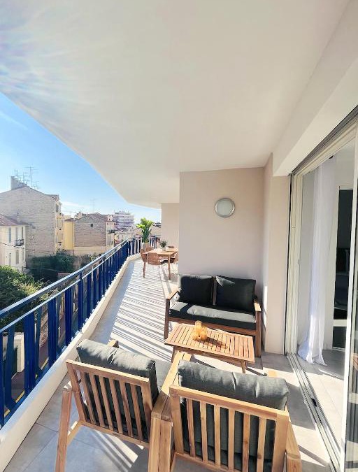 Riou - Petit Juas - Av de Grasse Apartment | JJ Home