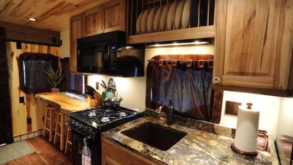 Essex Cabin | "JJ" Luxury Caboose