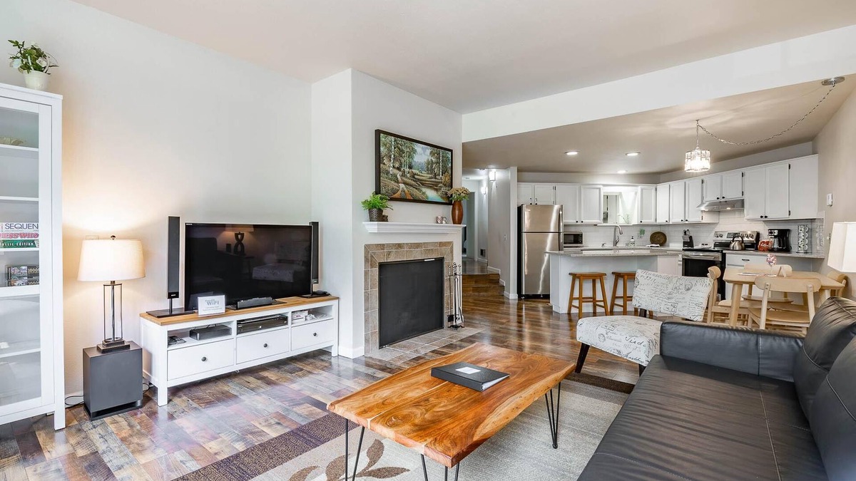 Birch Bay Condo | JL607 Hot tub, indoor pool, pet friendly, beach access, amazing sunsets