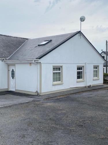 Ballyvaughan House | JMD Lodge - Self Catering Property in the heart of The Burren between Ballyvaughan, Lisdoonvarna, Doolin and Kilfenora in County Clare Ireland