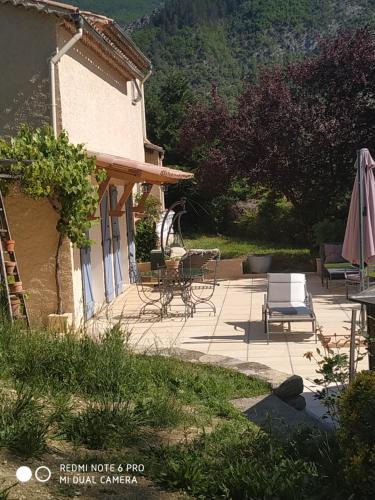 Entrevaux Bed & Breakfast | Joëlle et Daniel