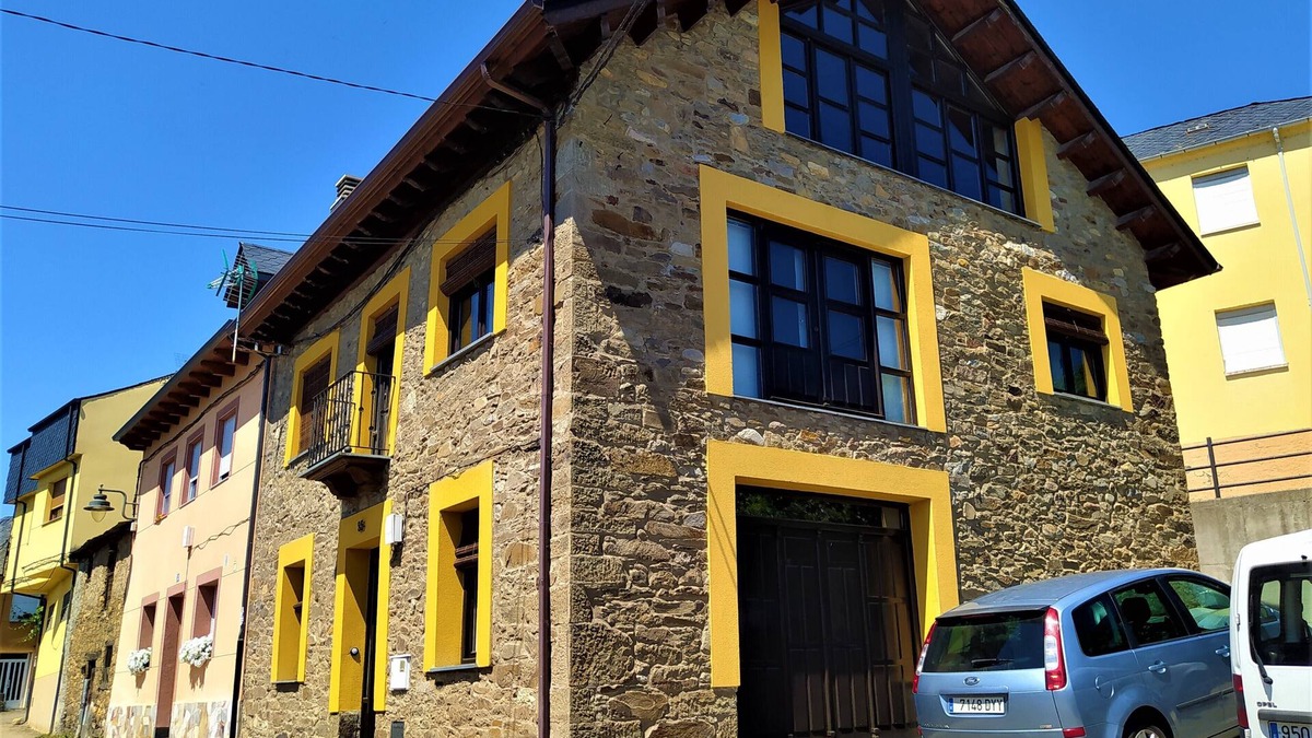 Rozuelo House | Joaquin's work, your refuge in El Bierzo.