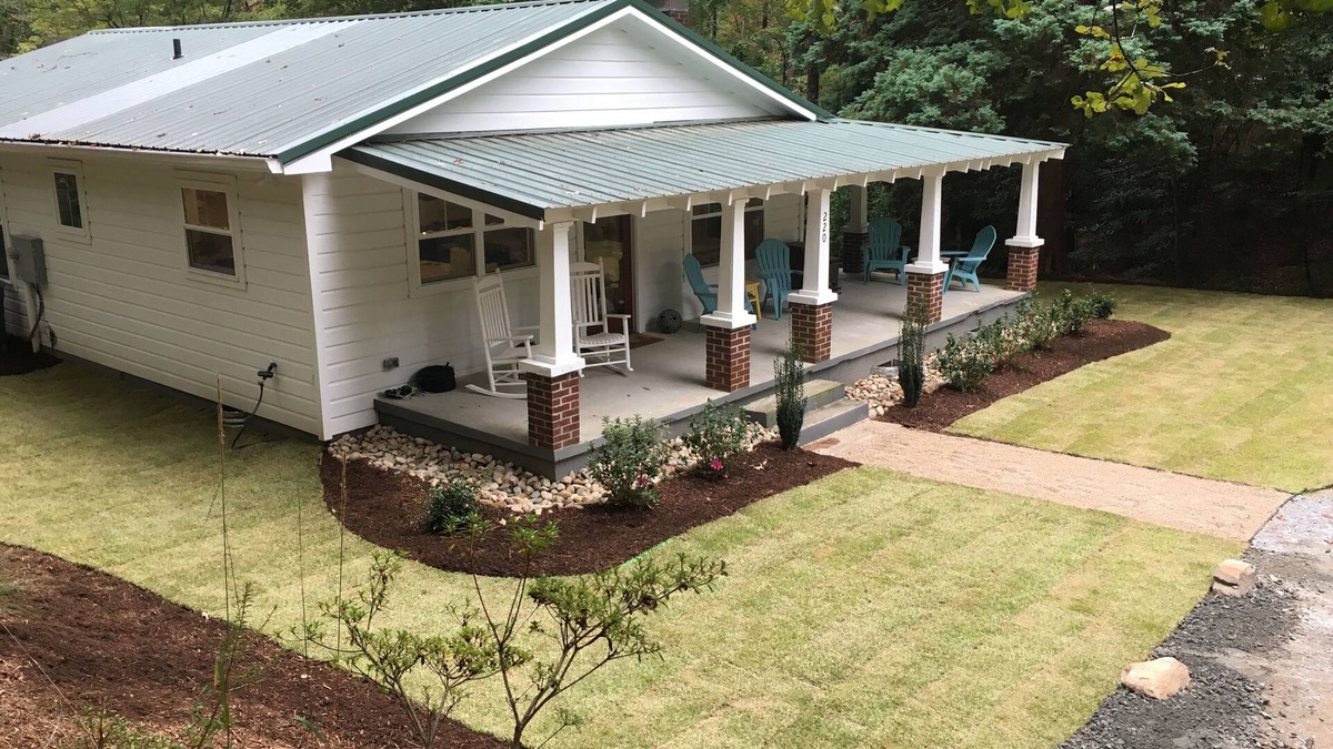 Salem House | Jocassee Bungalow | 2 Acre Private Estate | Escape. Unplug. Relax.