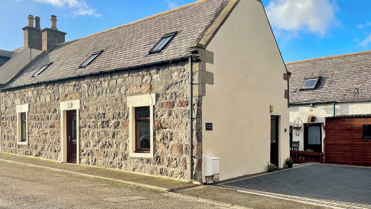 Buckie Cottage | Jock McMuffin Cottage