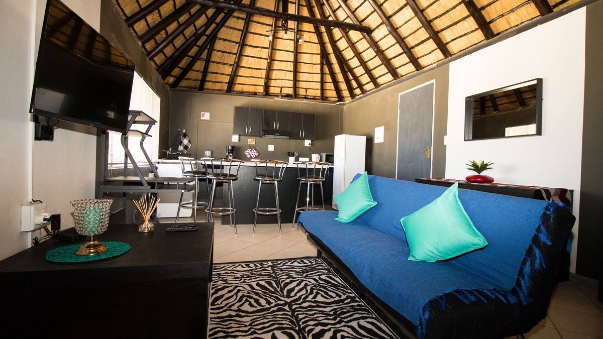 Klein Windhoek Apartment | John-Lou's Self-Catering Studio Flat