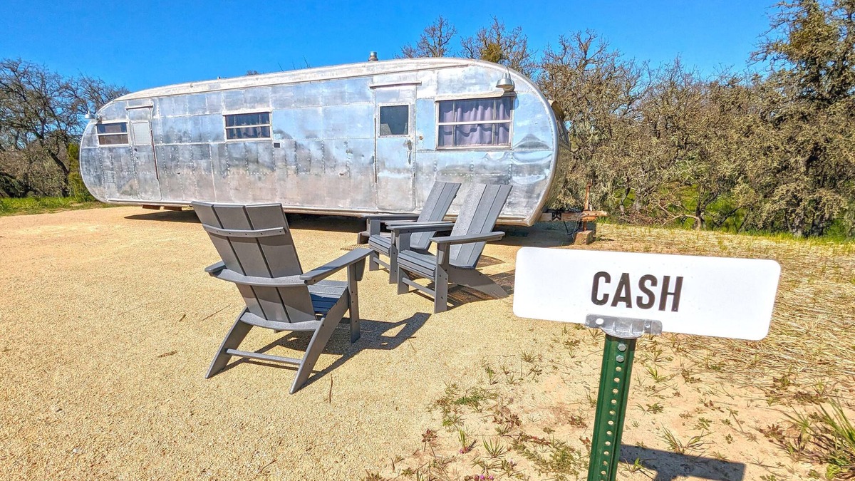 Paso Robles RV Rental | Johnny Cash Trailer - Johnny Cash Themed Spartanette On Vineyard