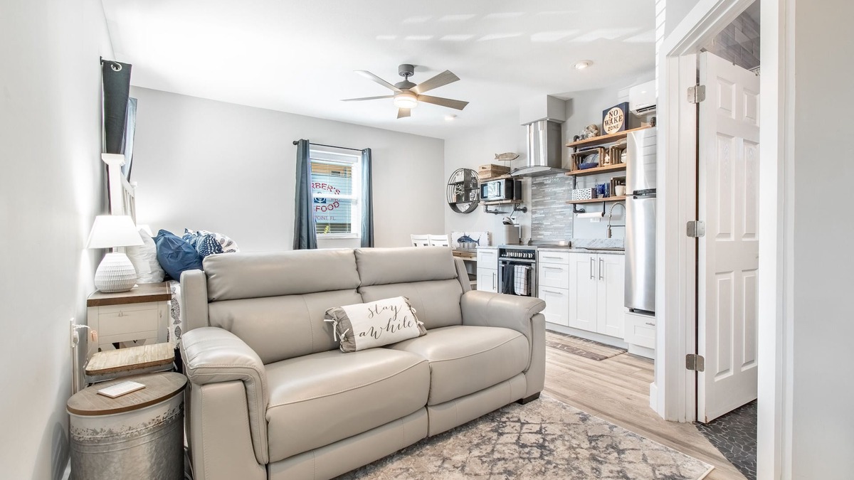 Madeira Beach Apartment | Johns Pass Studio # 1 Fisherman's Cove and Cottages