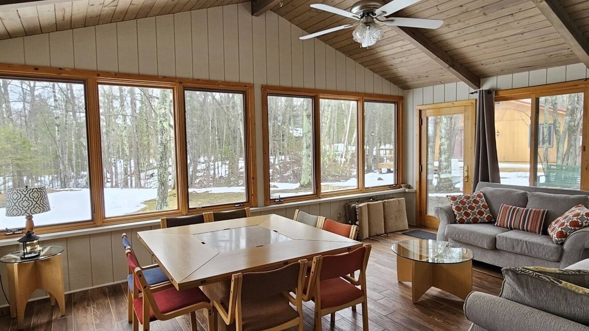 La Pointe Cabin | Johnston`s Golf Cottage - Madeline Island Golf Retreat Close to Town