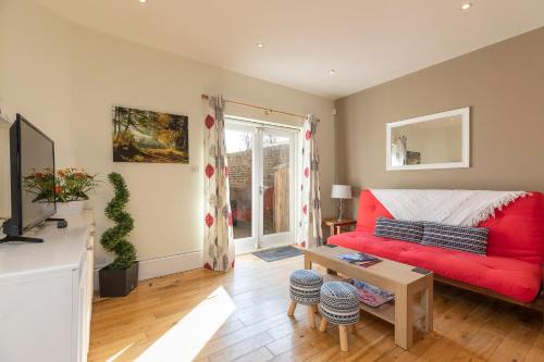 Clapham Apartment | JOIVY Charming 1-Bedroom Flat with Patio