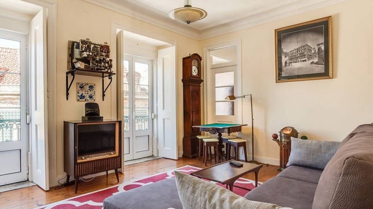 Merces Apartment | JOIVY Lovely 3BR Apt w/workspace, nearby Botanical Garden of Lisbon