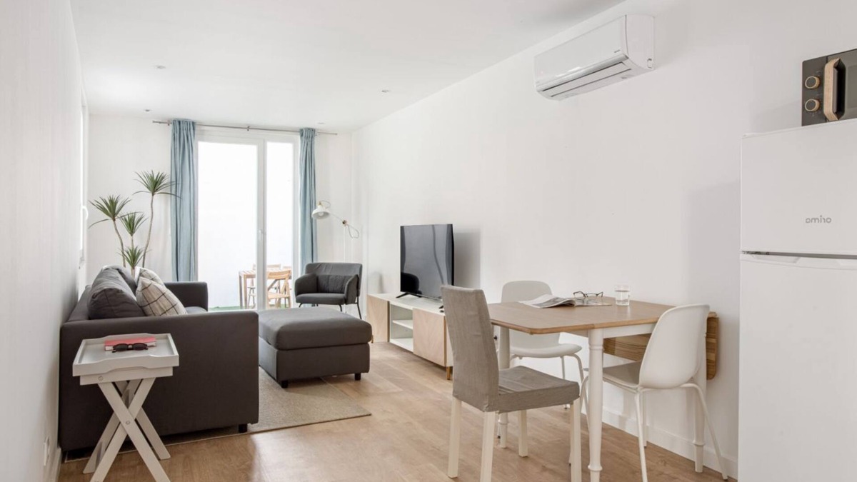 Sao Jose Apartment | JOIVY Minimalistic apt w/patio in Principe Real