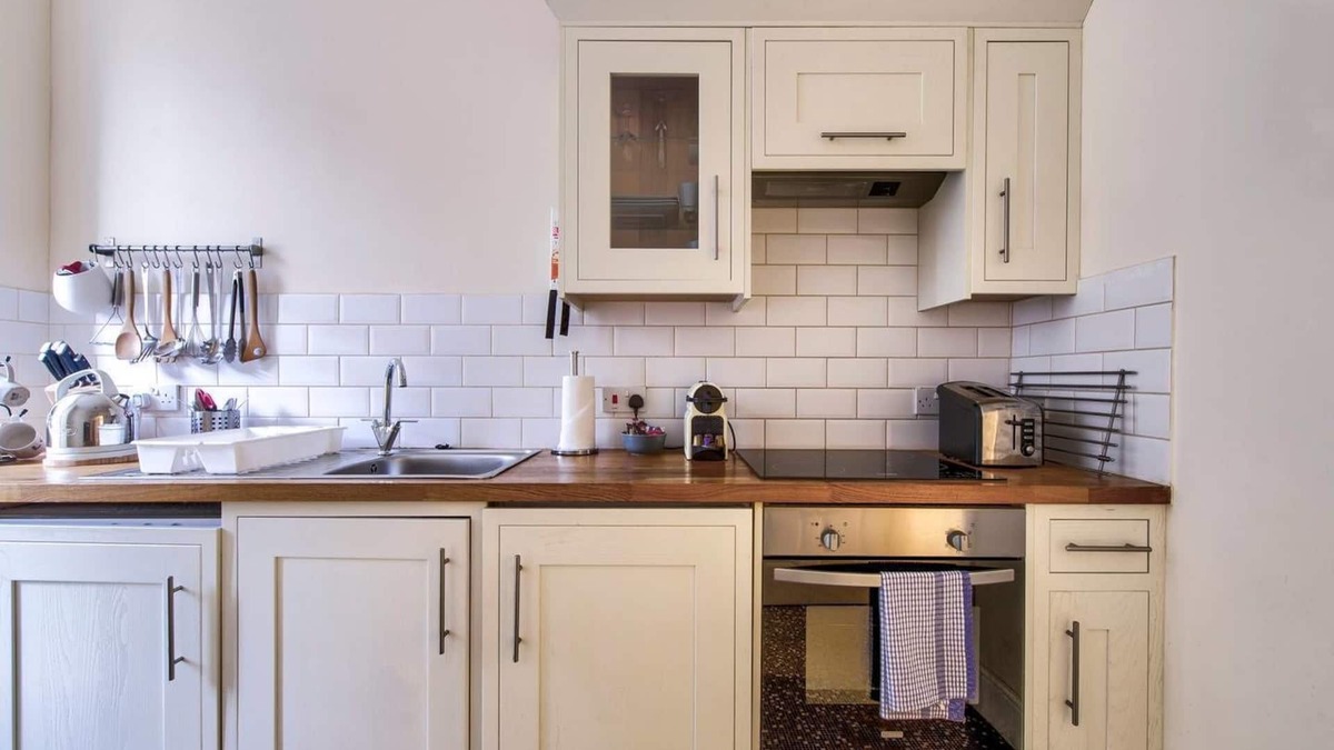 New Town Apartment | JOIVY Perfect Location! - Stylish & Cosy Rose St Apt