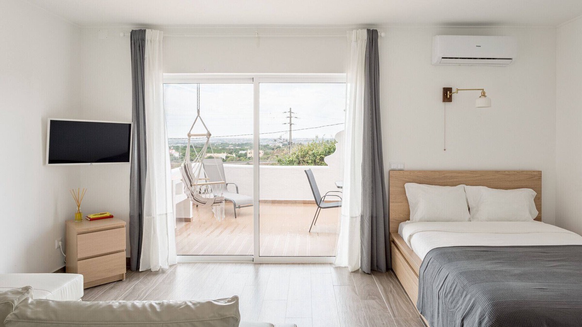 Poco do Mouro Apartment | JOIVY Superb studio w/patio in Faro