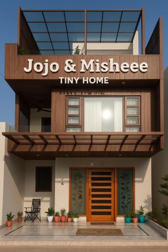 Jwalamukhi Bed & Breakfast | Jojo & Misheee Tiny Home