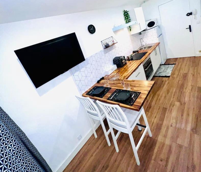 Balaruc-les-Bains Apartment | Joli studio une pièce entièrement rénové et équipé classé 2 étoiles
