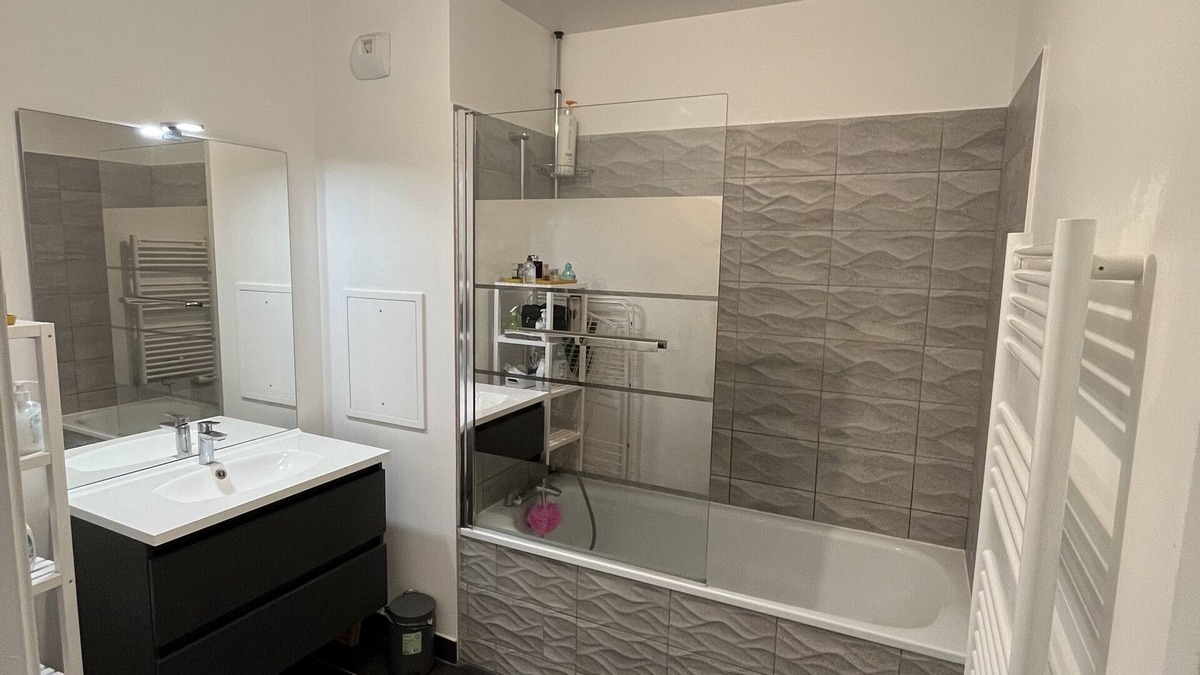 Chemin de l'Ile Apartment | Jolie Appartement Lumineux à 10 Minutes de Paris, la Défense Arena