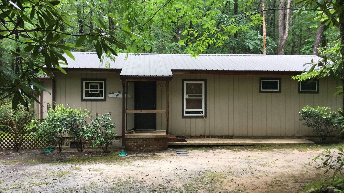 Marietta Cottage | Jones Gap, Travelers Rest and Greenville, SC. Hiking, mountain biking, fishing