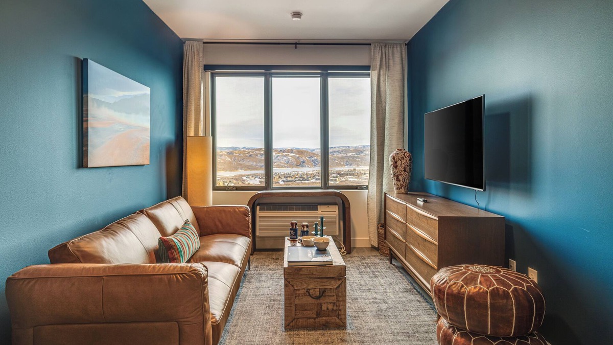 Park City House | Jordanelle Sunrise | Modern Condo, Gondola Access, Year-Round Outdoor Fun