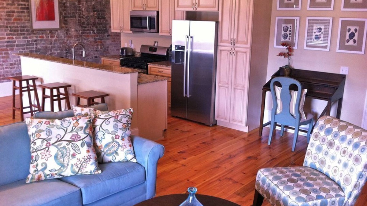 Arts/Warehouse District Condo | "Josephine" Historic Arts District Condo, Walk to Smoothie King, Superdome & Mor