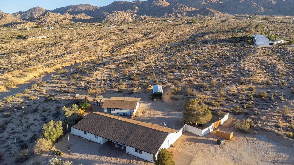 Joshua Tree House | Joshua Tree private compound w/two houses and desert and national park views!