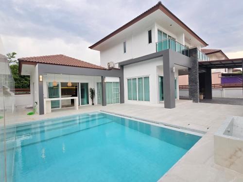 San Sai House | JOY Design Modern Pool Villa 15 min to Old Town