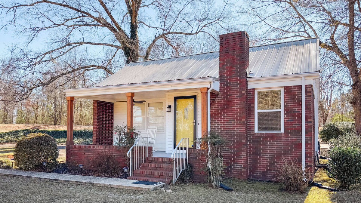Oxford Cottage | Joy's Place - 3BR/2BA Cottage in the Heart of Oxford!