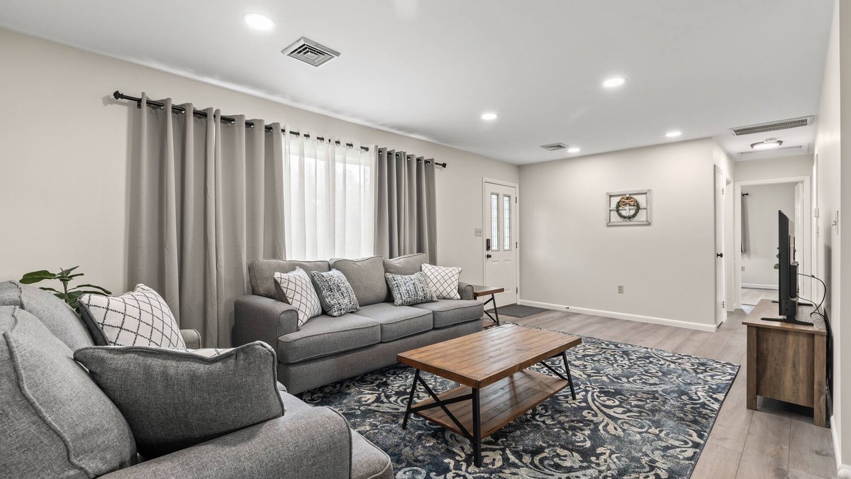 Lawnton House | Joyful 5-Bedroom Home w/Private Backyard