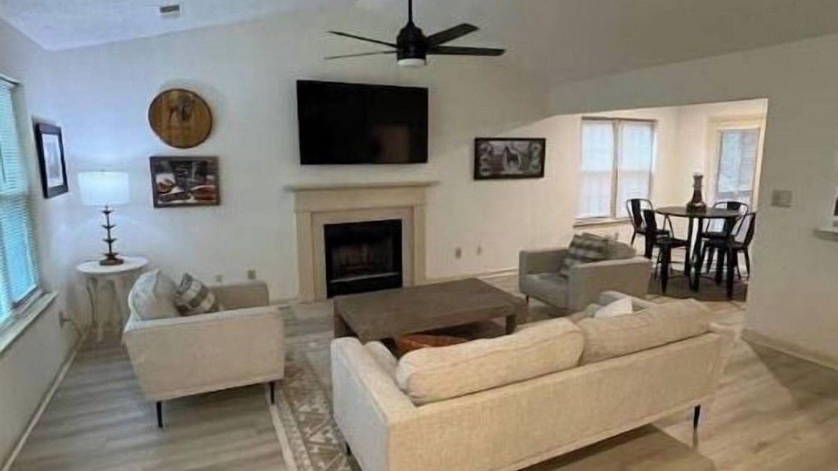Lexington House | Joyful cottage on Joi- Off I-75