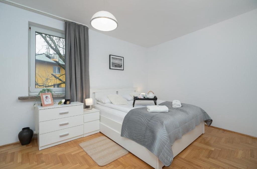 Stare Podgorze Apartment | Józefińska Apartment with Balcony Cracow by Noclegi Renters