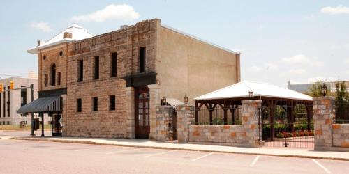 Jacksboro Bed & Breakfast | JR's Chophouse B&B