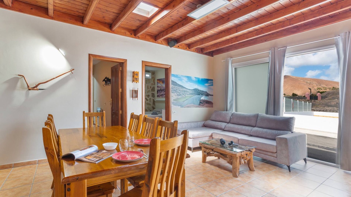 Uga Villa | 'Juan Martin' with Mountain View, Wi-Fi and Air Conditioning