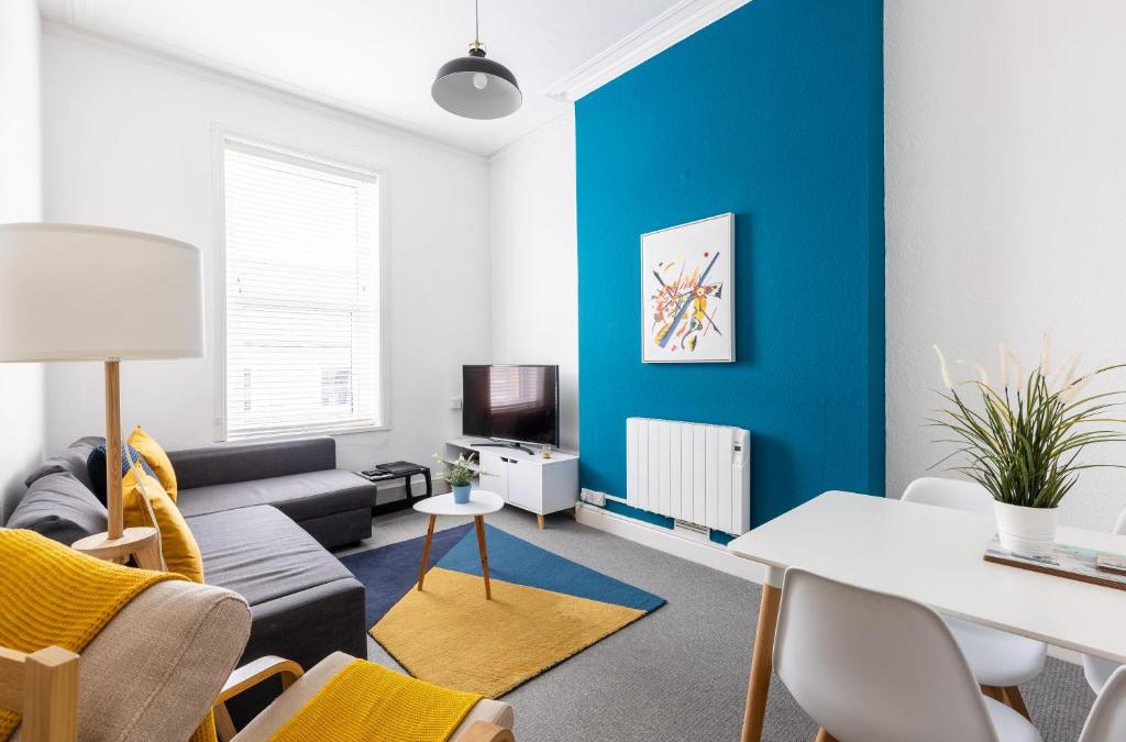 Barry Apartment | Judah Suites by Koya Homes - TV Bed Apartment, Central High Street, Free Parking