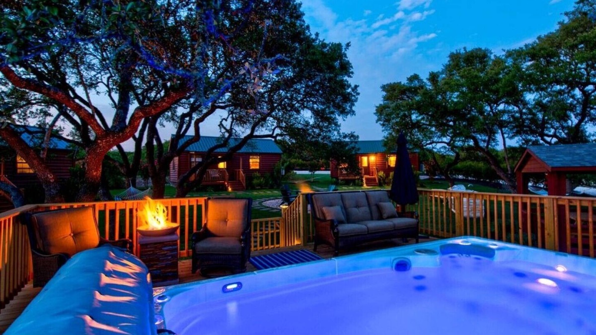 Austin Cabin | Julie's Cabins Luxury Retreat 2