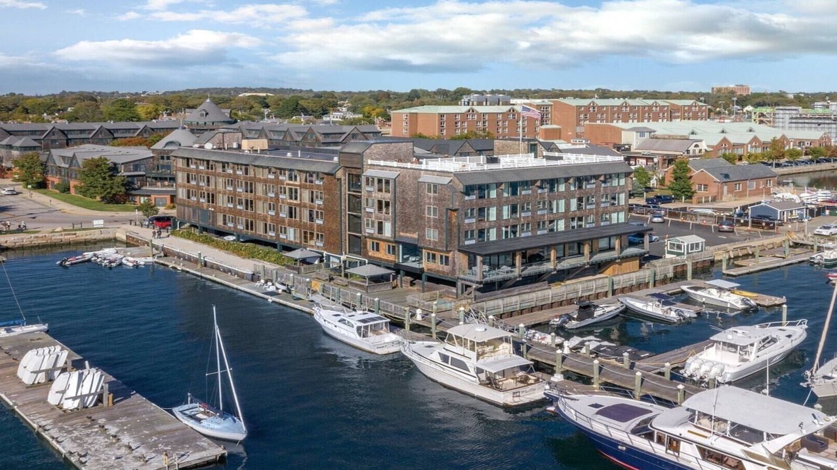 The Point Resort | July 1br Newport Inn on Long-wharf rental