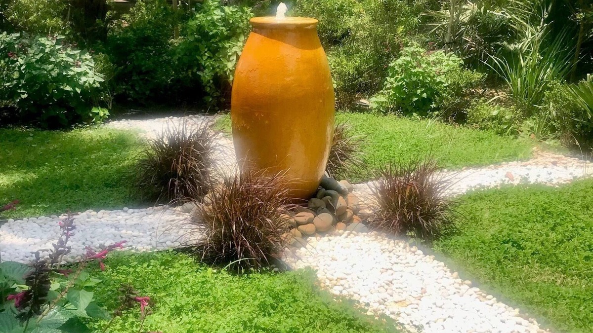Carrabelle House | Jungalow Retreat in a Magic Garden-by-the-Sea; 3-min walk to Private Beach