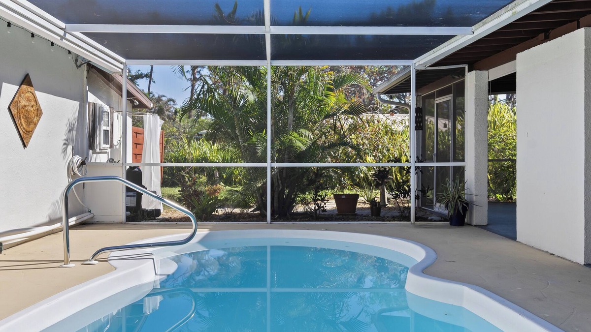 Englewood House | Jungle Cottage 1mi to beach on 1+acre with pool