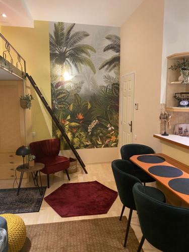 Orszagut Apartment | Jungle Story Apartment by Millenaris Park with Free Parking