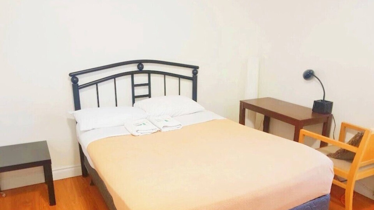 Downtown Toronto Apartment | Junior Studio Apartment Near Dundas Station and Eaton Centre