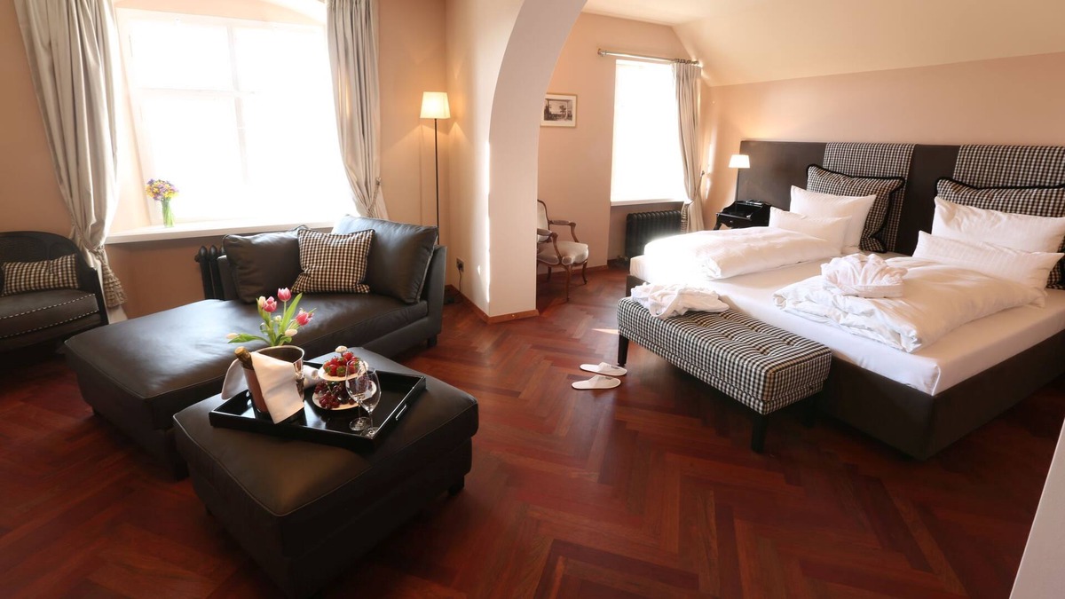 Allensbach Apartment | Junior suite in the castle
