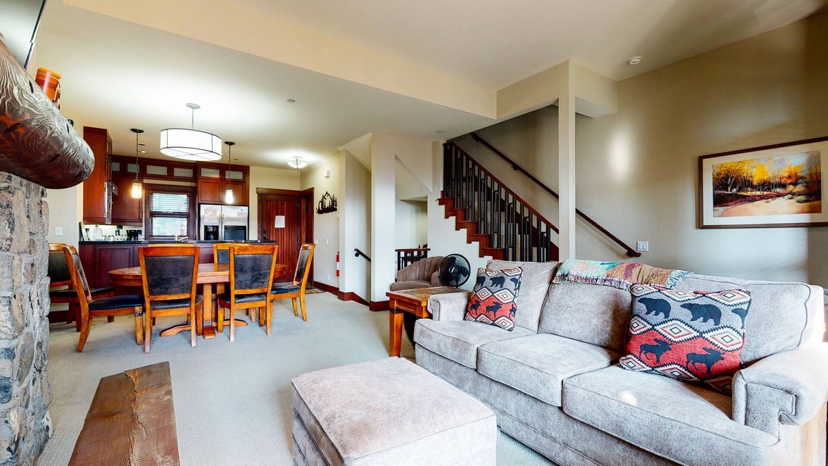 Mammoth Lakes House | Juniper Crest 6 Luxury Home, Walk to Eagle Lodge and Gorgeous Mountain Views by RedAwning