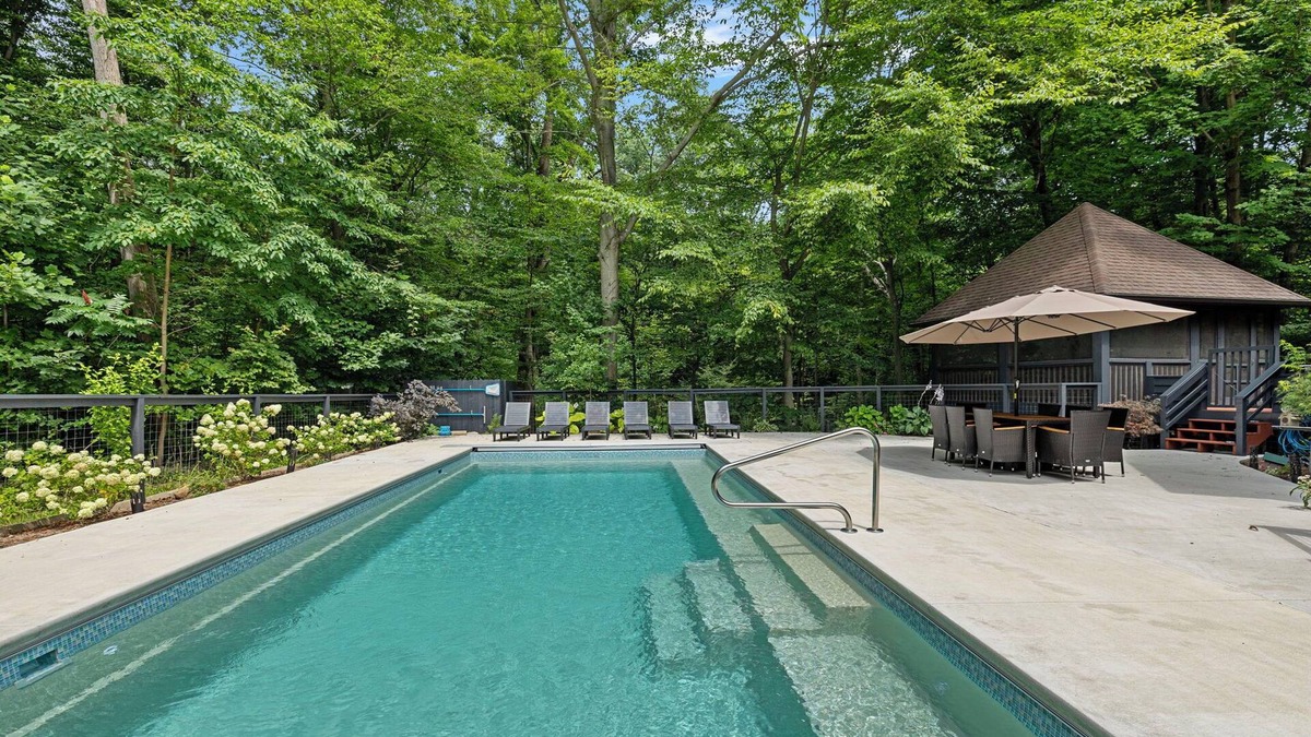 Three Oaks House | Juniper Presents, Gray Haven: A Stunning Woodland Retreat with Pool