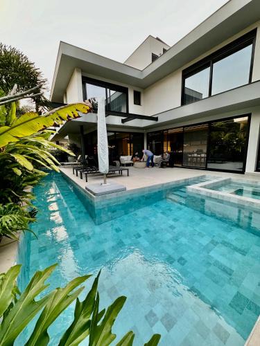 Jurere Villa | Jurerê Beach Villa - piscina jacuzzi sauna